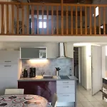 Beau Et Vaste 3 Pieces Avec Piscine