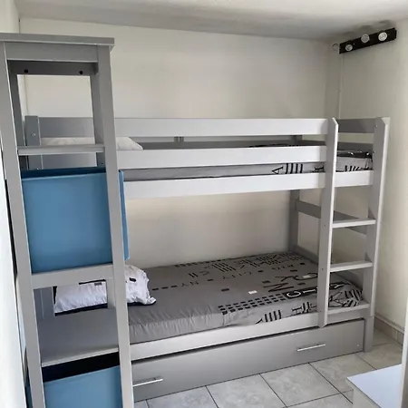 Beau Et Vaste 3 Pieces Avec Piscine Lägenhet