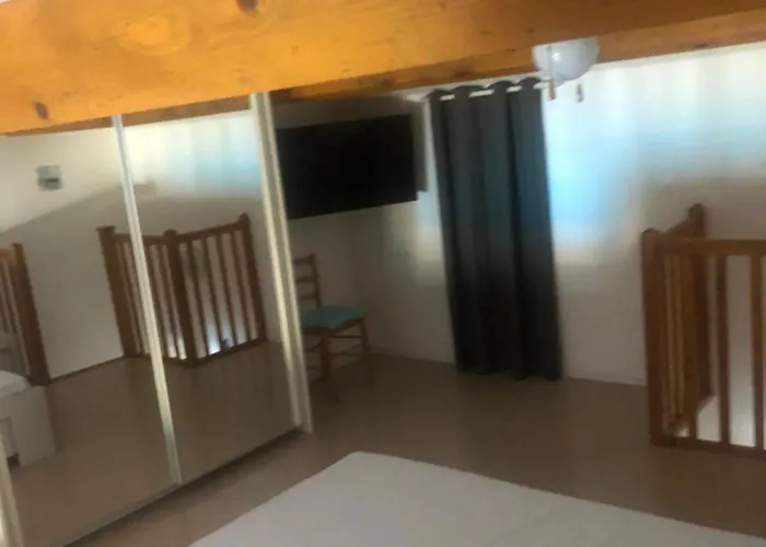 Beau Et Vaste 3 Pieces Avec Piscine *