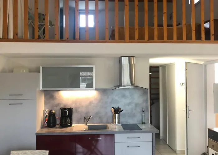 Beau Et Vaste 3 Pieces Avec Piscine