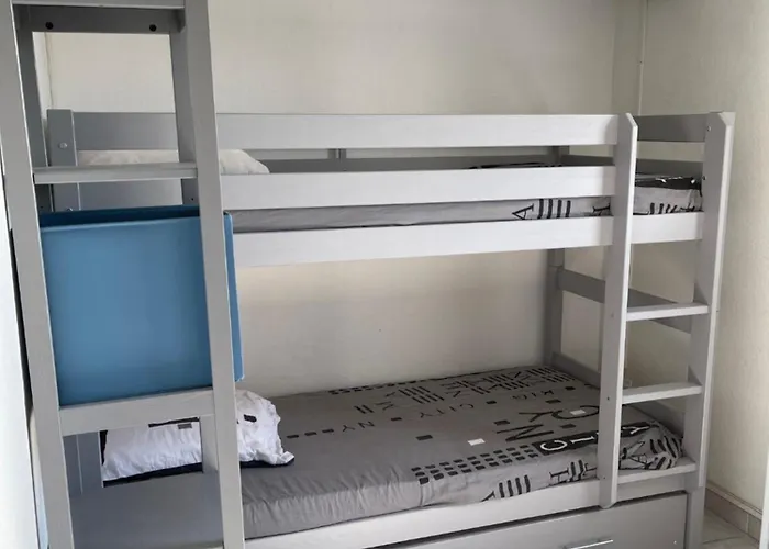 Beau Et Vaste 3 Pieces Avec Piscine Appartement