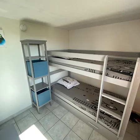 Beau Et Vaste 3 Pieces Avec Piscine *