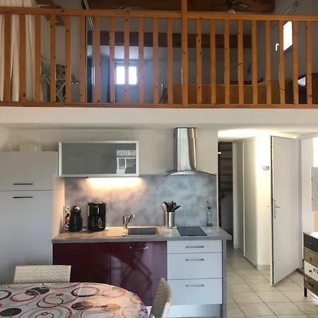 Beau Et Vaste 3 Pieces Avec Piscine