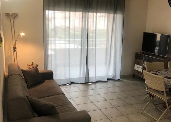 Beau Et Vaste 3 Pieces Avec Piscine Apartamento