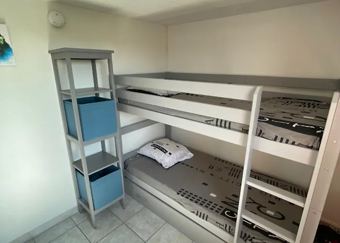 Beau Et Vaste 3 Pieces Avec Piscine *